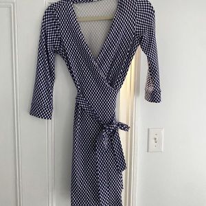 DVF Blue and White Jersey wrap dress size2 excellent condition